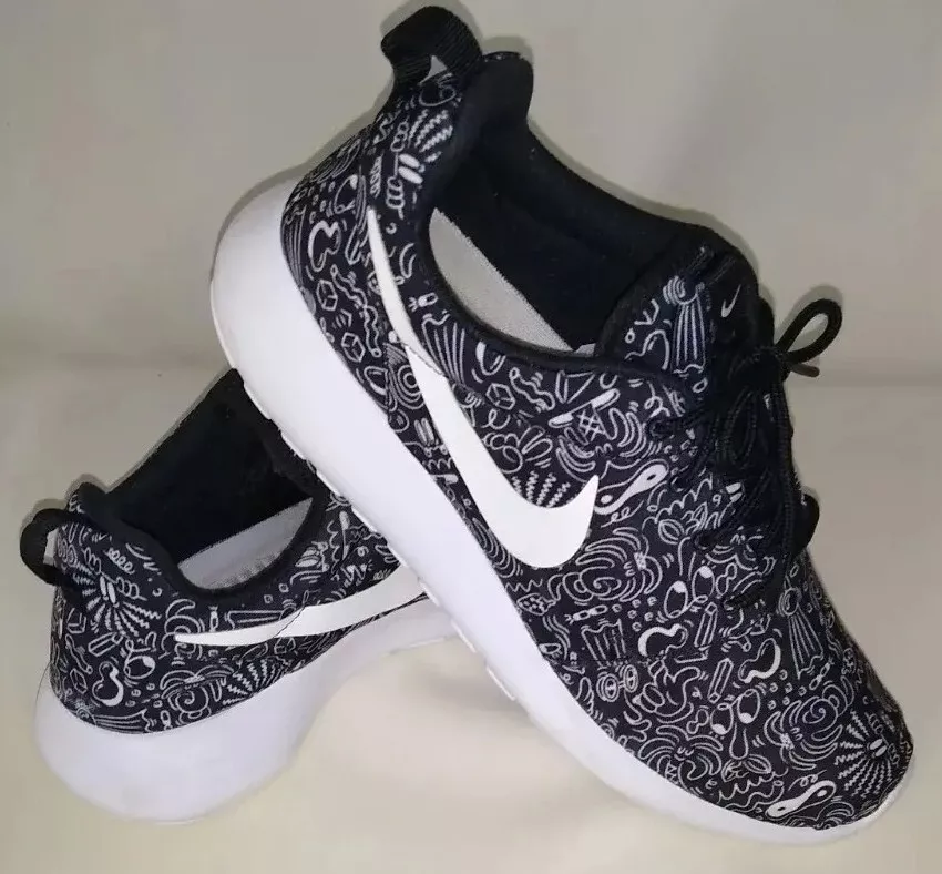 Nike roshe hotsell run black print