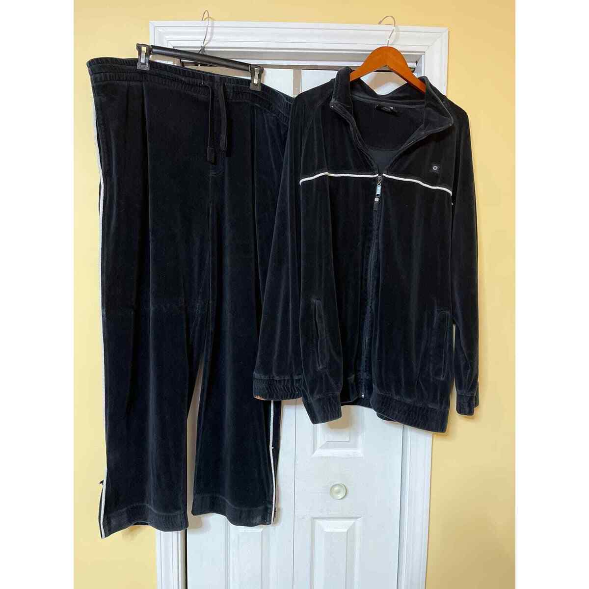 Vintage 90s Y2K Men's XXL SouthPole Black Velour Track Suit Vintage 90s Y2K Men's XXL SouthPole Black Velour Track Suit