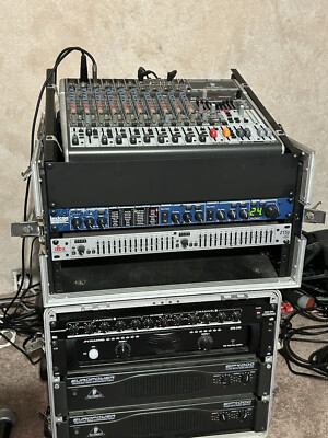 Behringer QX1832USB 18-Channel Mixing Console with gator case and behringer amps