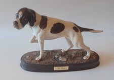 Figurine BESWICK "LE POINTEUR" CHIEN SUR SOCLE CÉRAMIQUE 8 3/4 H par 12 pouces de longueur