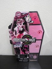 New Monster High Skulltimate Secrets Fearidescent DRACULAURA Doll with Closet