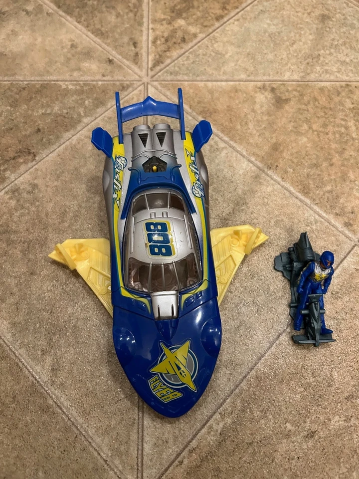 Hasbro NASCAR Racers "Flyer" Steve Sharp 808 figure + car - Image 2 of 4