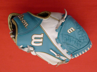 Wilson 12.5” Youth Outfield A550 Siren Series Fast Pitch A05RF24125 White/ Teal