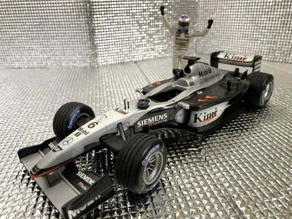 Minichamps 1/18 McLaren Mercedes MP4-17D 2002 Kimi Raikkonen Limited - Image 2 of 4
