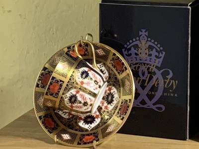 Boxed Royal Crown Derby Imari 1128 Solid Gold Band Breakfast Cup & Saucer - 1st