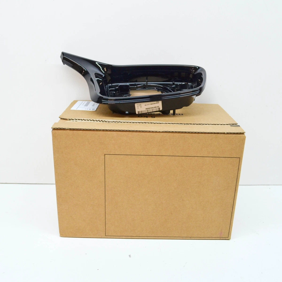 NEW BMW 5 F90 M5 FRONT RIGHT WING MIRROR SUPPORTING BRACKET  