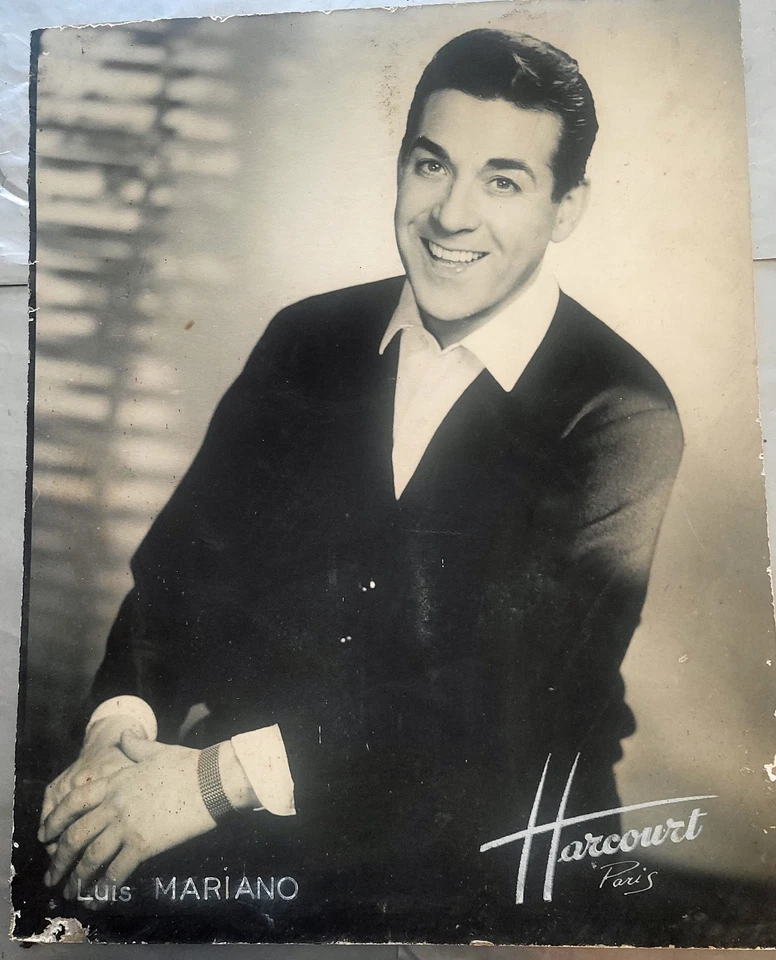 Luis Mariano ,grande photo argentique 39,5 par 49,5 cm collée /carton Harcourt - Photo 1/4