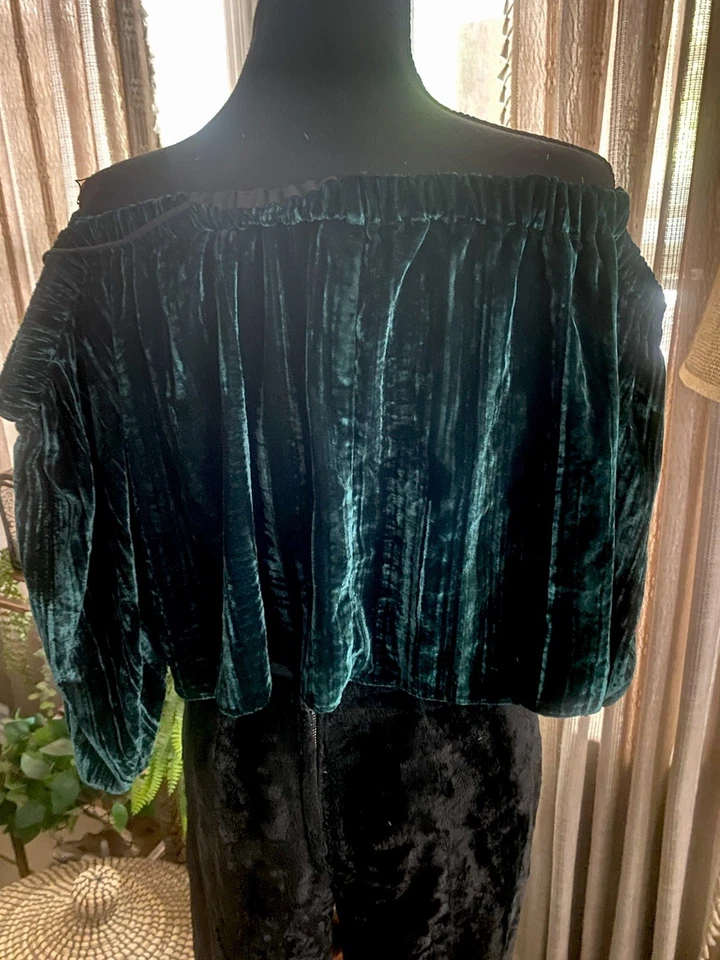 Top corto Top Shop de terciopelo verde fuera del hombro talla pequeña nuevo con etiquetas Foto 2 de 4