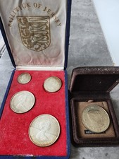 Comerative Coins Elizabeth II Silver Wedding And Charles And Diana wedding coin