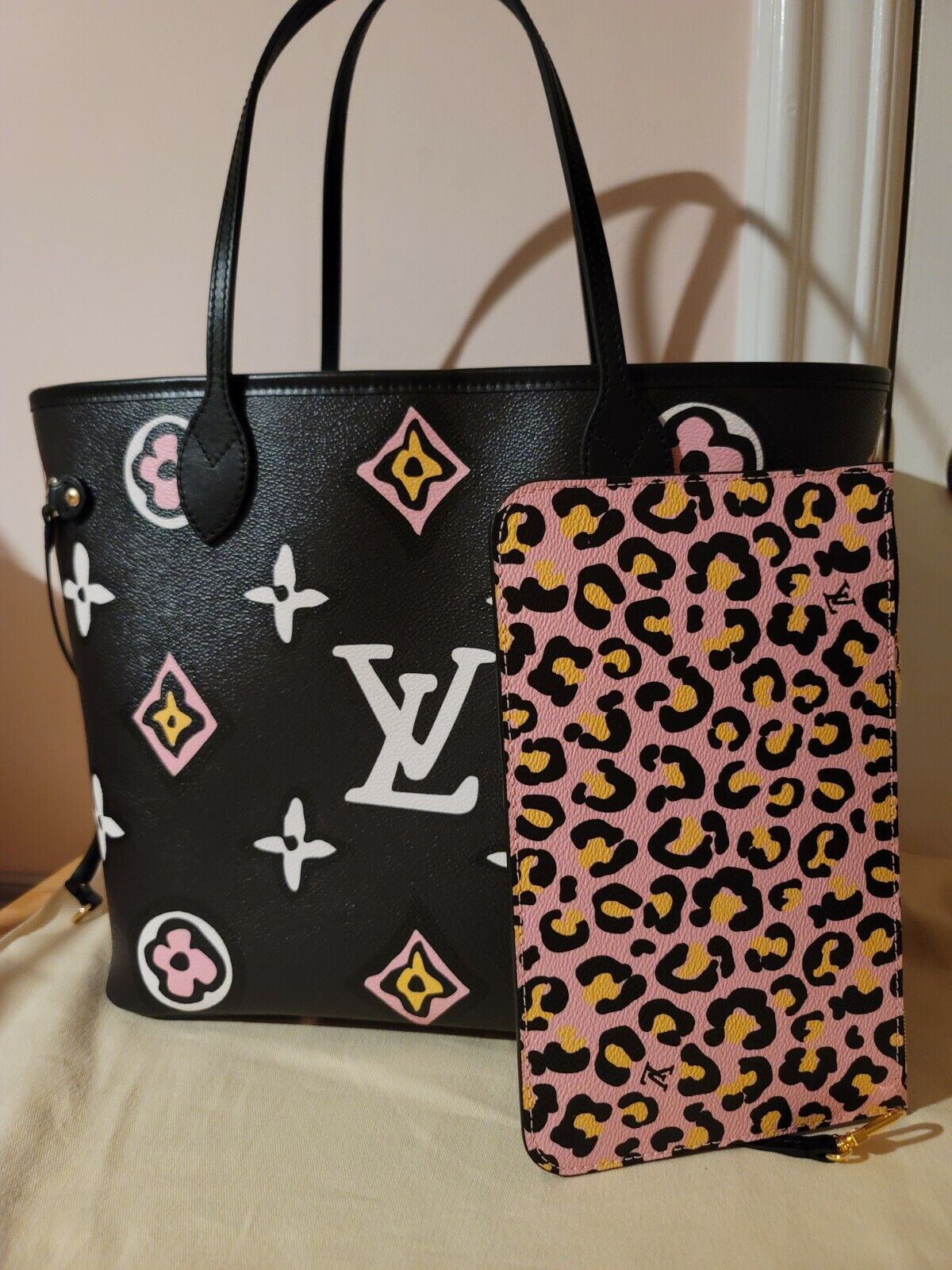 Louis Vuitton Monogram Giant Wild At Heart Neverfull MM Tote Black -  MyDesignerly