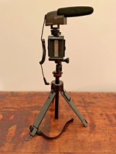 Sennheiser MKE 400 Shotgun Microphone for Cameras w/ Joby Grip Tight Pro Telepod