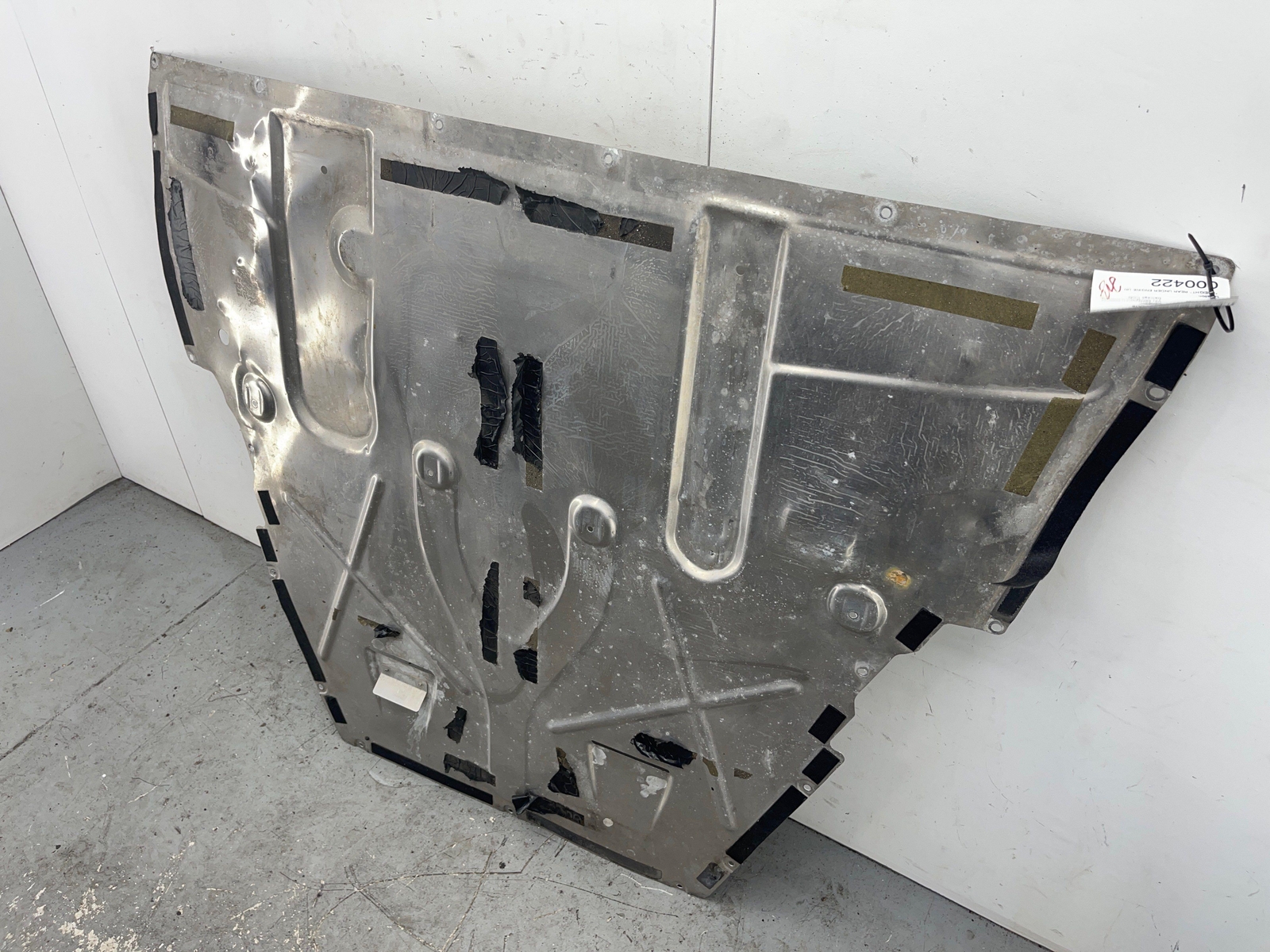2020-2023 MCLAREN GT REAR UNDER ENGINE UNDERTRAY SPLASH SHIELD *DENTED* OEM 2021