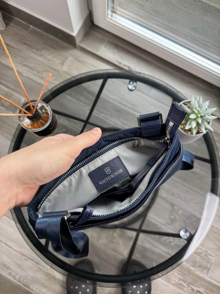 Victorinox Blue Nylon Shoulder Bag - Unisex, Adjustable Strap, Good Condition - Imagem 4 de 4