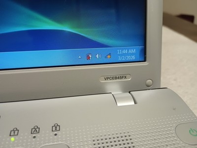 Sony Vaio VPCEB45FX Intel Core i3-380M 2.53GHz 4 GB 320Gb HDD