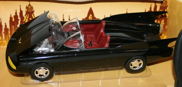 Corgi 1/24 Scale Metal Model 77501 - 1960's DC Comics Batmobile - Image 2 of 4