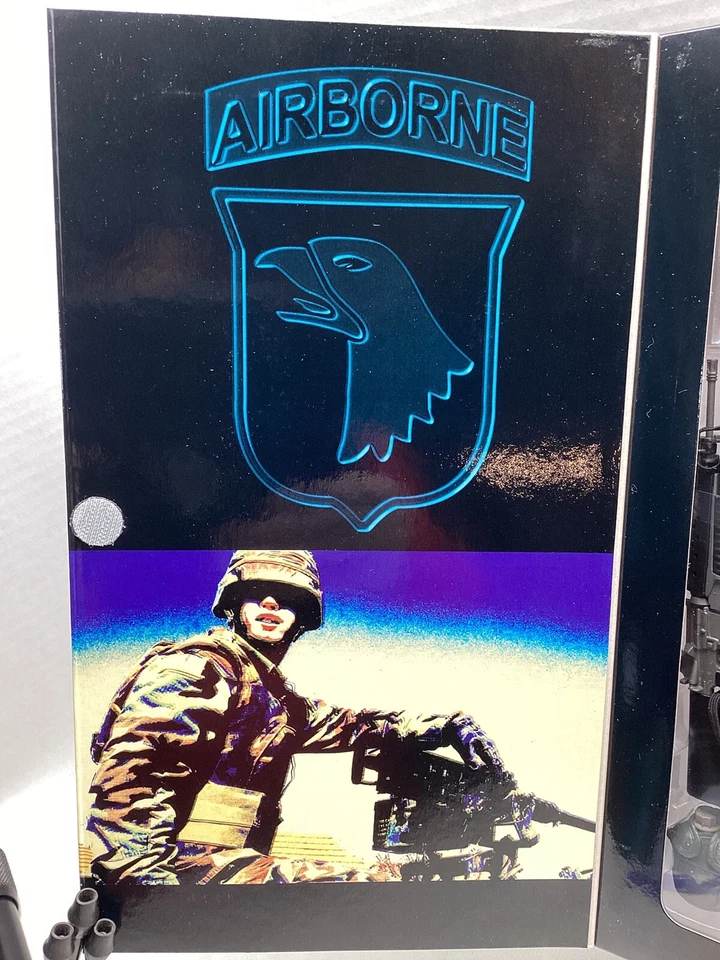 Dragon Screaming Eagle 101st Airborne Air Assault Grenadier Kevin 12" Figure  - Image 4 of 4