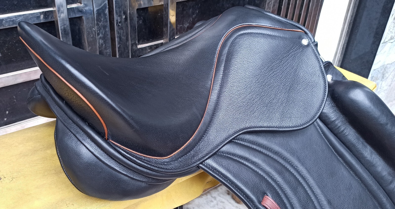 Leather Dressage Monoflap Saddle Brand New Adjustable Gullets, Size 17" to 18"