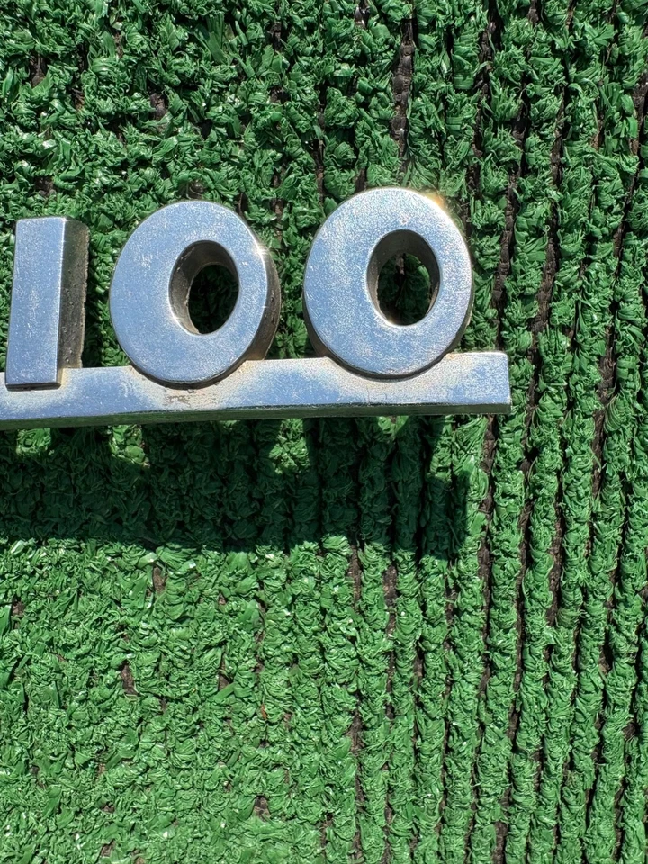 1949 1950 1951 Chevrolet 3100 truck small hood side emblem 49 50 51 Foto 3 de 4