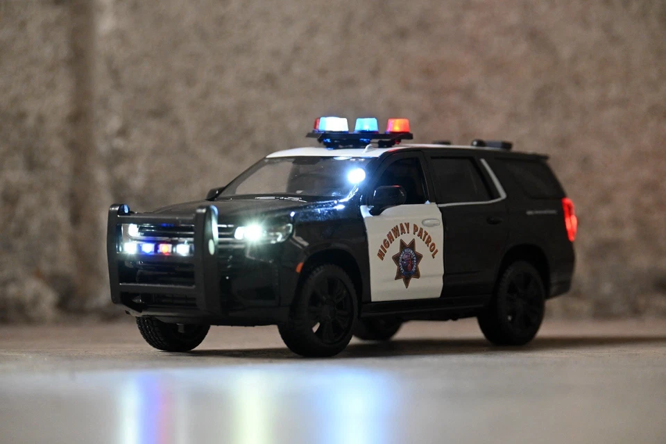 1:24 LED Chevrolet Tahoe CHP California Highway Patrol POLICE - Imagen 2 de 4