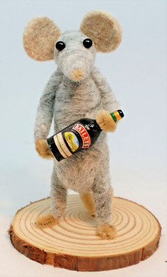 Handgefertigte Nadelfilz Figurenmäuse - Maus mit Baileys