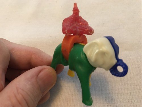 CLOWN ON CIRCUS ELEPHANT VINTAGE PLASTIC PUZZLE - 第 1/8 張圖片
