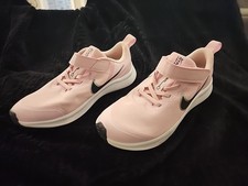 GIRLS YOUTH PINK NIKE SHOES