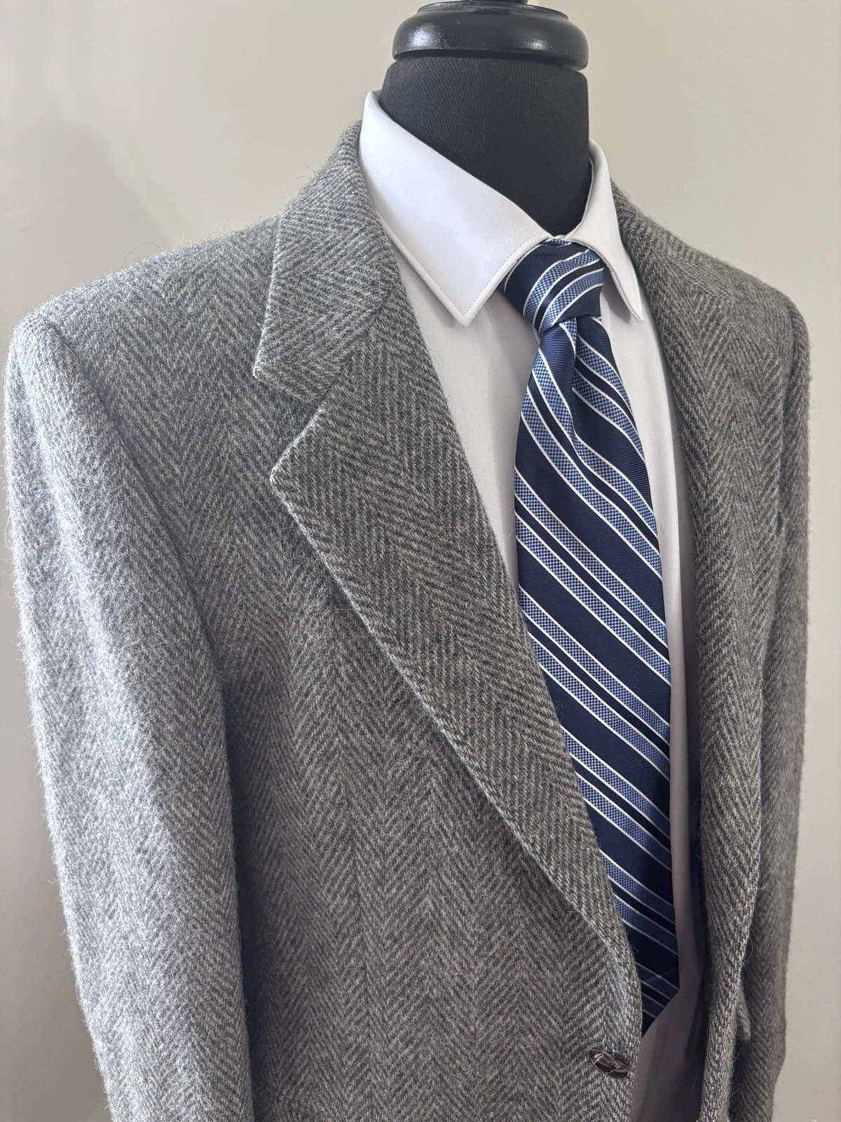 Sport Coat Mens 40R Gray Wool Herringbone Tweed Suit Jacket Blazer VTG Union USA
Opens in a new wind