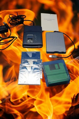 Iomega Zip750 750MB USB External Zip Drive, Z750USB 30846400 + DYNEX SLIM