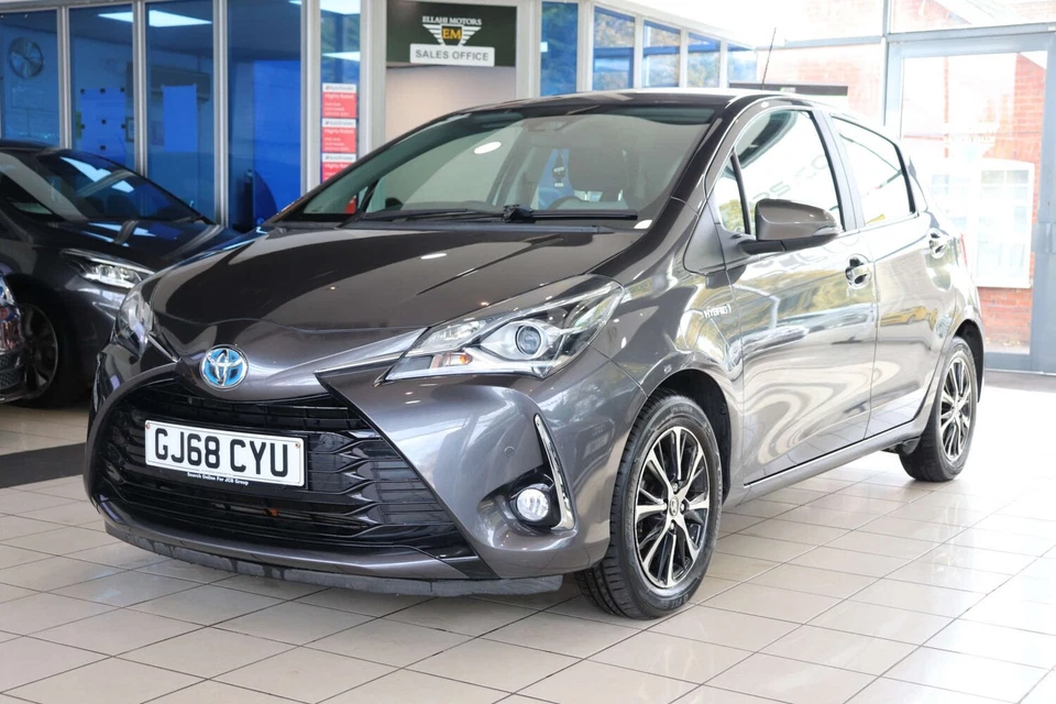 2018 Toyota Yaris 1.5 Hybrid Icon Tech 5dr CVT HATCHBACK PETROL/ELECTRIC Automat - Image 2 of 4