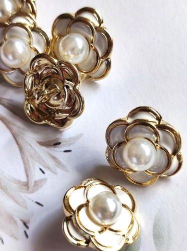6pcs 18mm Off White Camellia Flower Shank buttons Faux Pearl Gold Colour Fashion - Picture 9 of 12