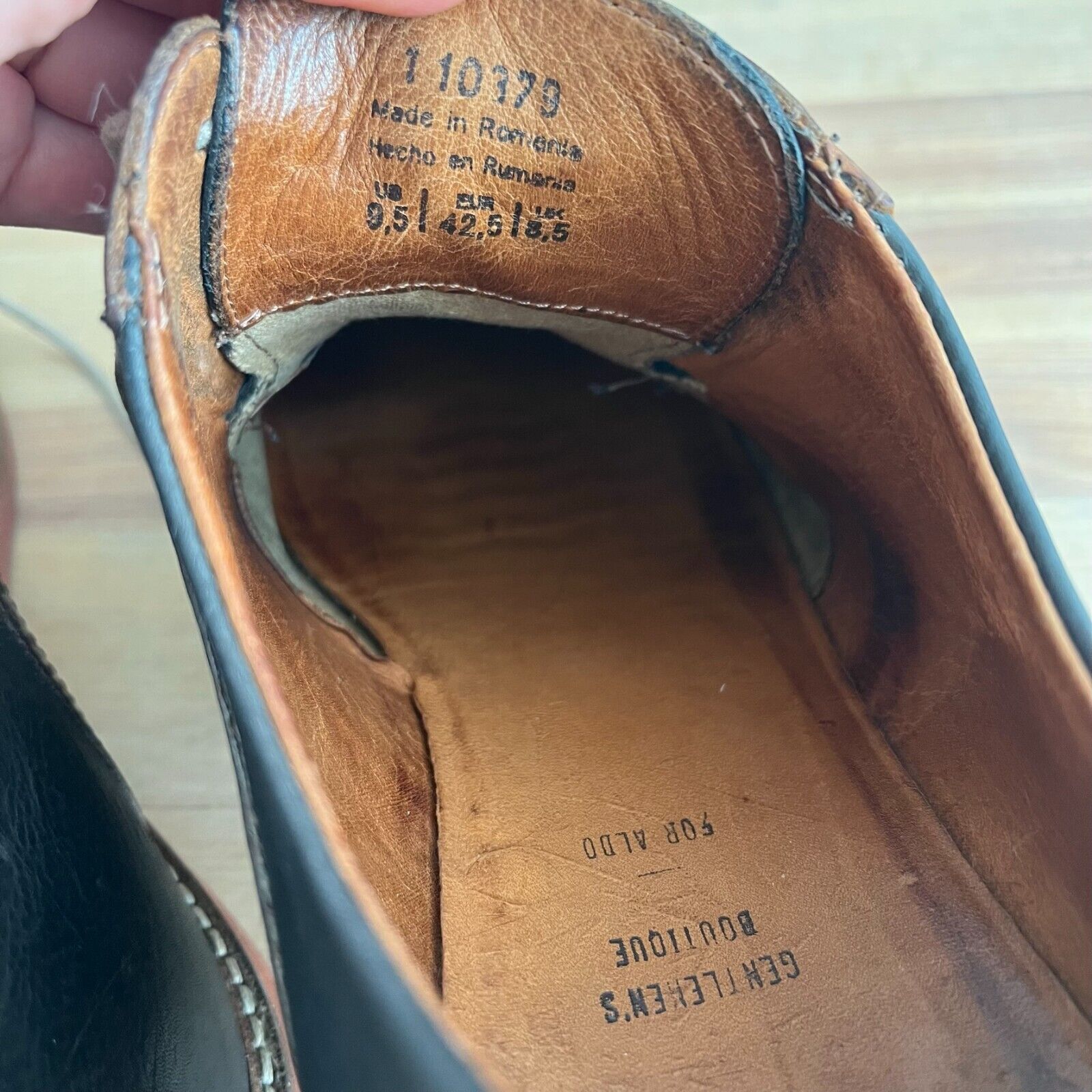 MR. B's Gentlemans Boutique for Aldo Leather Dres… - image 9