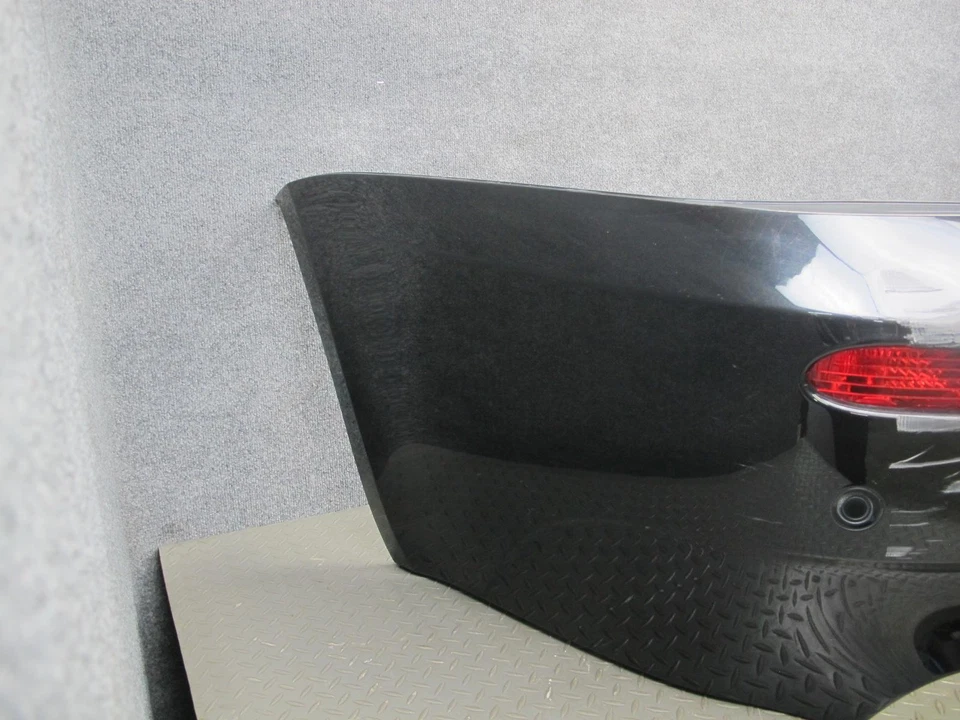 BMW E63 E64 M6 2006-2010 CUBIERTA DE PARACHOQUES TRASERO CON SENSORES PDC y luces Foto 4 de 4