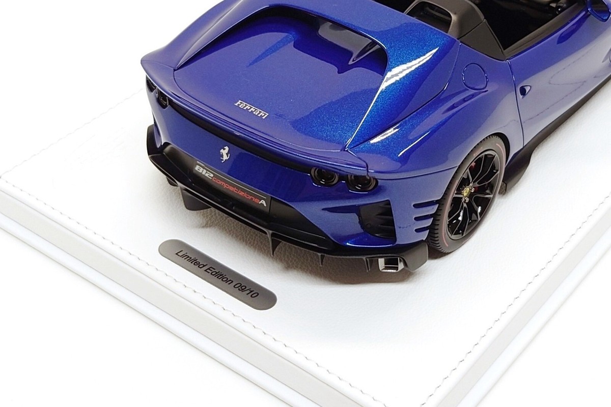 BBR Deluxe 1:18 Ferrari 812 Competizione Aperta in Blu Tour