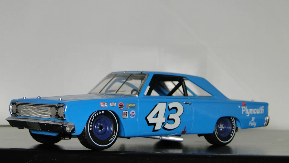 Dodge Chrysler Plymouth NASCAR Race Car GTX 12 Classic Custom 1 24 Hot Rod 18 - Image 3 of 4