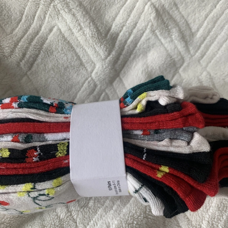 Sonoma Women’s 10 Pairs Christmas No-Show Socks Size 9-11 + 1 Pr Hot sox NWT - Image 3 of 4