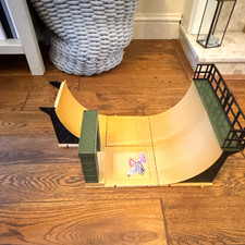 Fingerboard Half Pipe Skateboarding Ramp with Rails Beige/Green/Black 7.75"