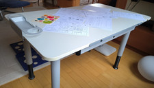 Orgoo - mitwachsender Kinderschreibtisch, neigbar