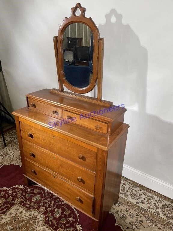Cómoda antigua con espejo  Foto 2 de 4