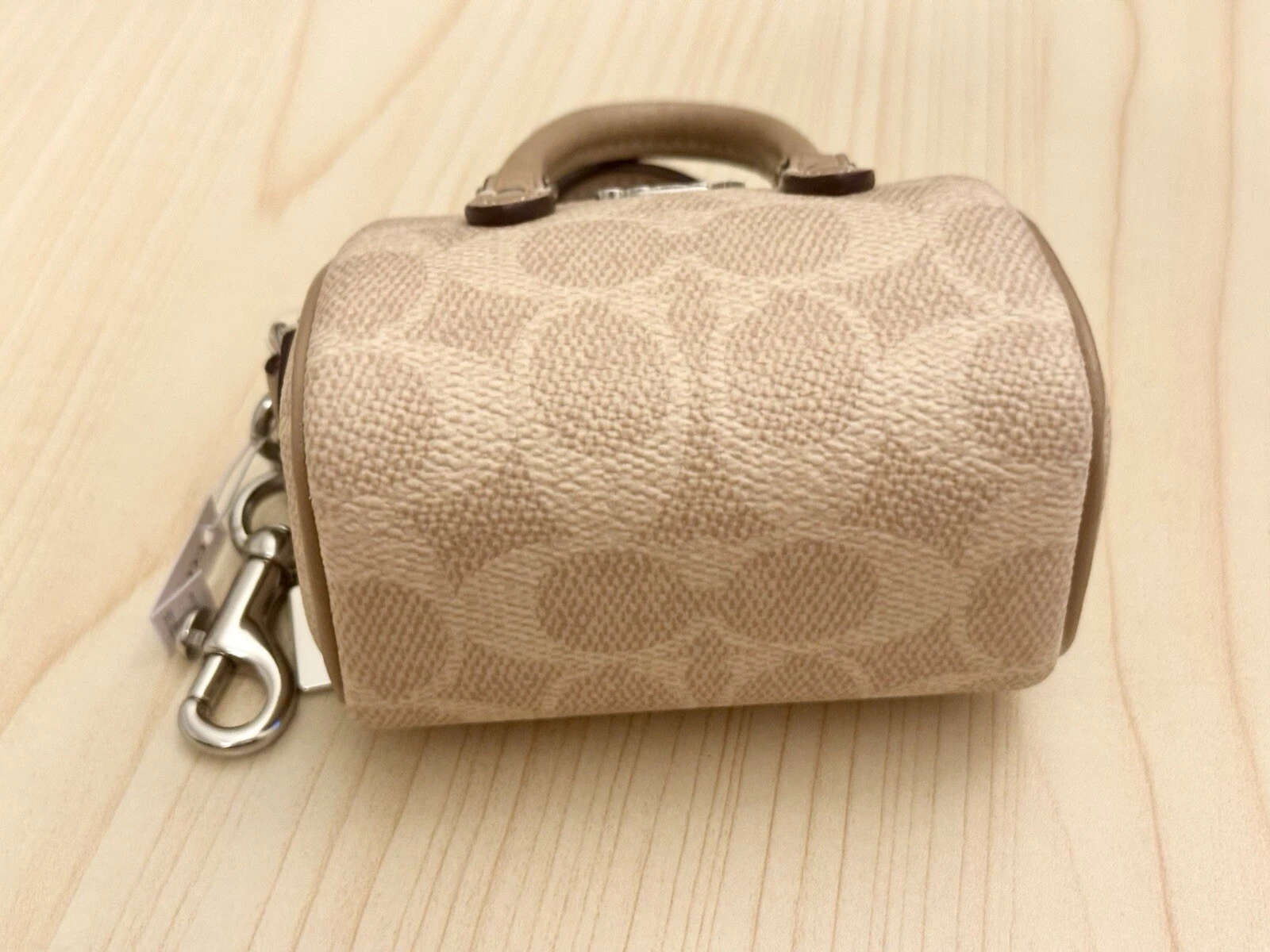 Borsa a tracolla Coach Mini Rowan nuova con etichette ciondolo in tela firmata sabbia tortora