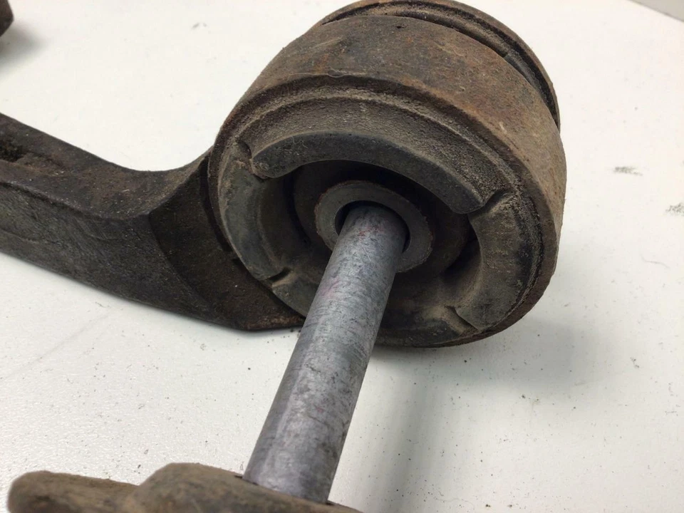 Toyota Hilux 2009 - 2015 SR SR5 workmate front diff mount 4WD KUN25R - image 4 of 4