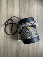 Borsa a Cilindro Nera Con Nappe E Ricami - Carpisa | Borsa Nera E Bianca Frange