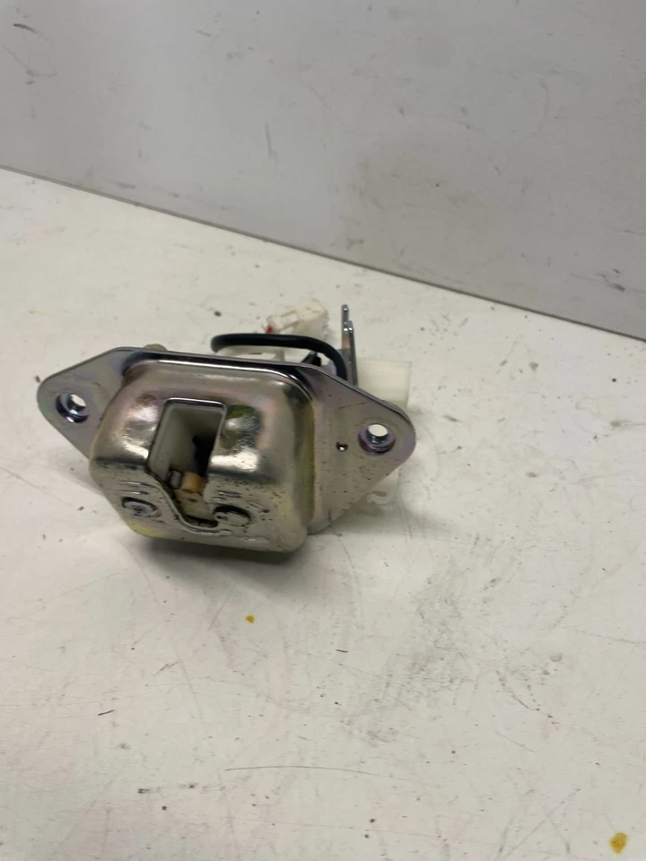 Atuador de trava de porta-malas Honda Fit 2009-2014 fabricante de equipamento original - Imagem 3 de 4