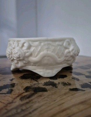 Vintage Ivory Rose Trinket Dish with 3-D Roses And Ribbon Ceramic Porcelain 