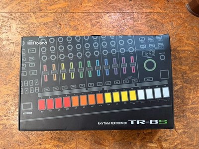 Roland AIRA Serie TR-8S Rhythm Performer Rhythmusmaschine Audio Midi Interface