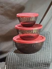 Set Of 3 Pyrex Cranberry ribbed bowls WITH LIDS!!!! 7403 7402 7401