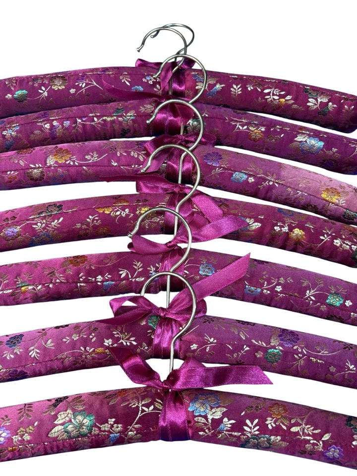 Lote de 7 Perchas de Ropa Acolchadas Satén Shabby Chic Borgoña Armario 15"/16" De Colección Foto 2 de 4