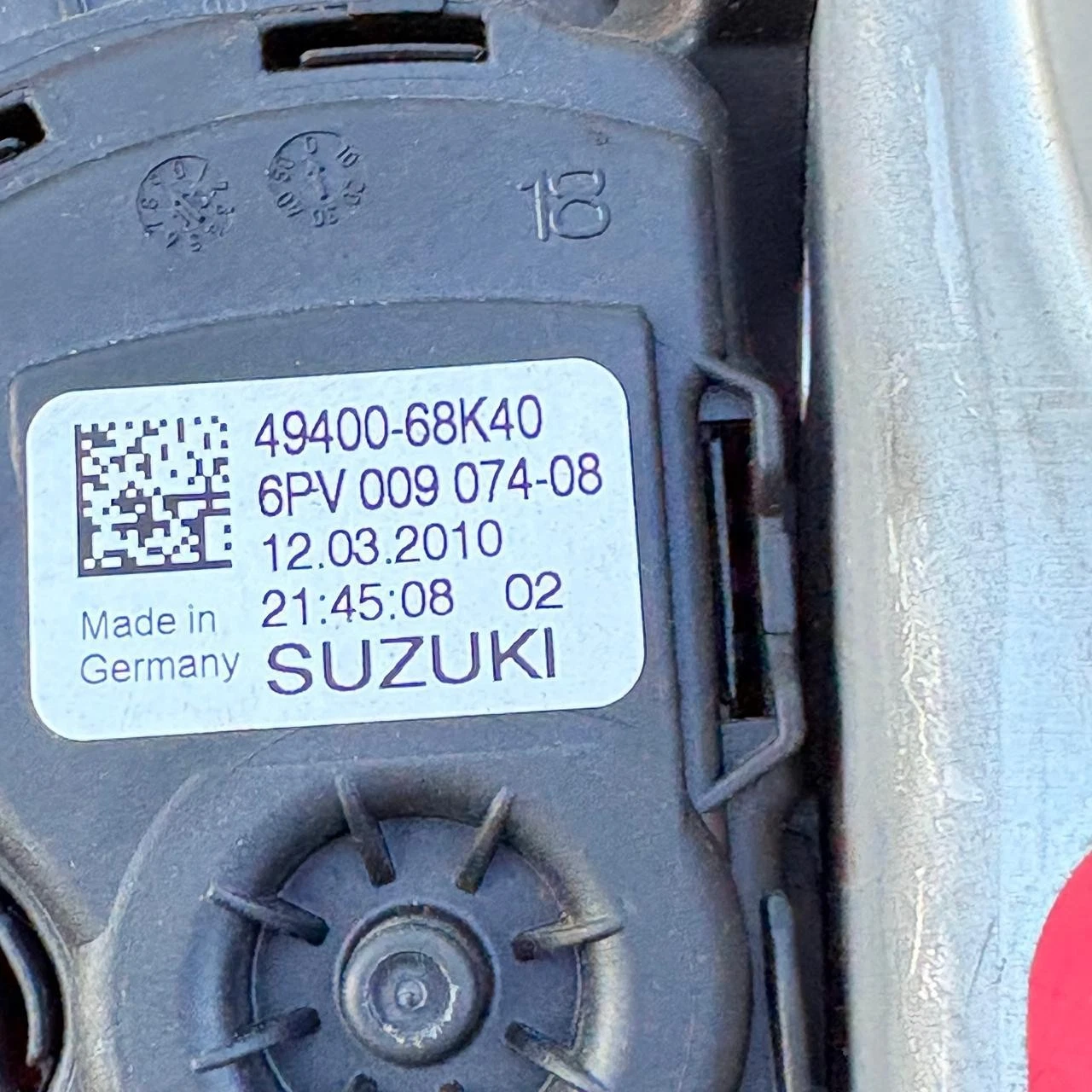 Accelerator pedal mounting points and sensor
