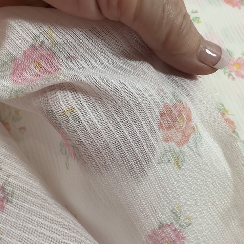 White Pink Flowers Light Weight 39" Wide 2 Yards Cotton Fabric F-3515 - Picture 4 of 7