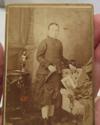 YOUNG GIRL - Unusual dress - Port Hope ONT - PHOTOGRAPH - CDV - listing # 704