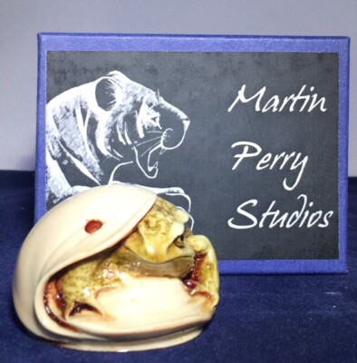 Harmony Kingdom~Martin Perry Studios~Oriental Okimonos~FROG UNDER LEAF~39/150